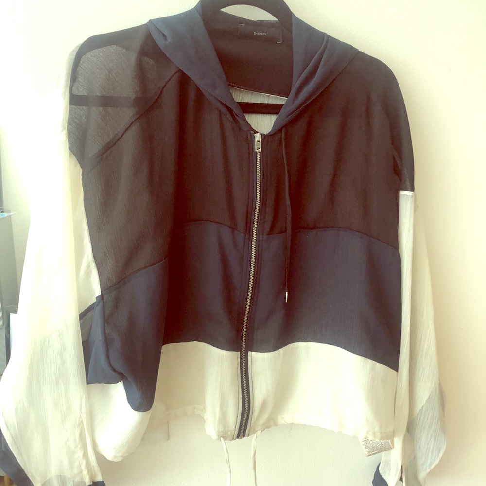 Sporty gauzy hoodie in white, black and blue
